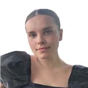 Soy una alumna de filología románica que se define a sí misma como trabajadora. Deseo ayudar a quien lo necesite.